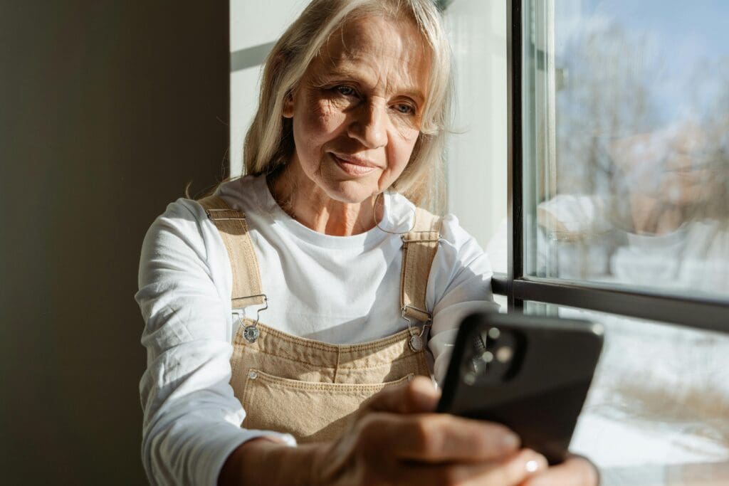 Breaking Down Tech Barriers for Seniors Breaking Down Tech Barriers for Seniors